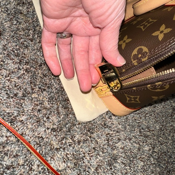 Louis Vuitton Alma BB - Picture 5 of 17